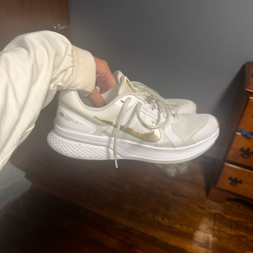 Nike Women's White and Gold Athletic Shoes